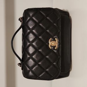 Chanel business affinity black woth gold hardwear